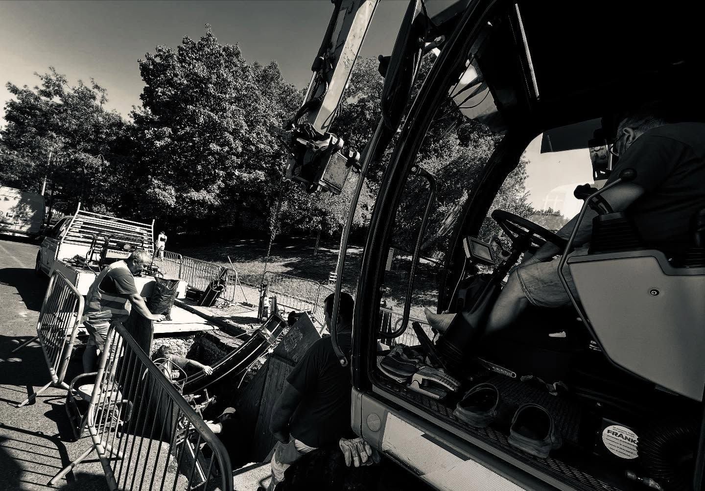 Interiér kabiny moderního kolového bagru